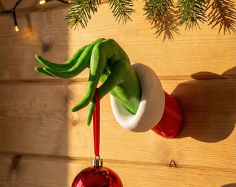 Grinch Hand Decor | Christmas Wall Art