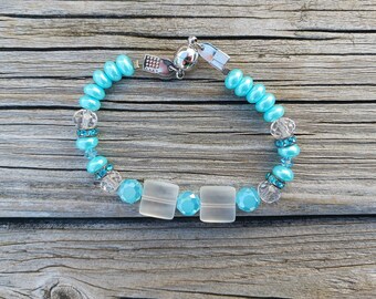 Simple Blue pearl bridal bracelet