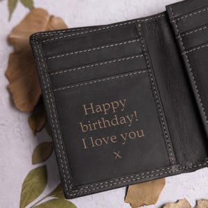 Regalo del Día del Padre, Billetera Personalizada para Hombre, Billetera de Cuero Genuino Suave de Tres Pliegues en Negro, Regalo de Cumpleaños Personalizado para Él, Novio, Papá