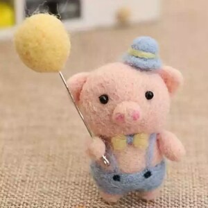 Needle felting kit, complete kit with video tutorial instructions, cute little pig with balloons, adult/kids crafts, perfect gift