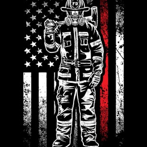 Pu&ograve; includere: Un'illustrazione in bianco e nero di un pompiere con un casco con le lettere "FD" su di esso, che tiene un'ascia. Il pompiere &egrave; in piedi davanti a una bandiera americana con una striscia rossa.