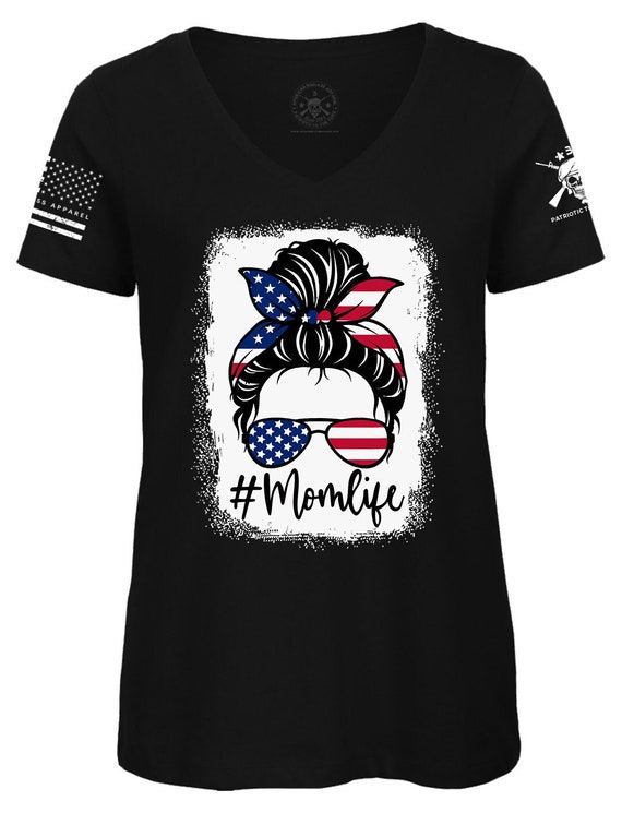 Mom Life 4th of July T-Shirt | Patriotic V-Neck Tee
