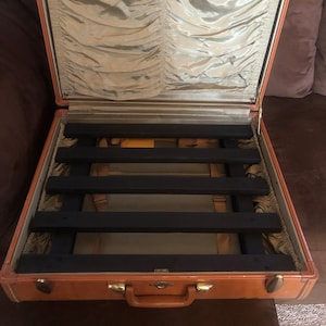 Vintage Samsonite suitcase with custom built guitar pedalboard pedal board