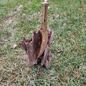 発見物に基づく青銅の短剣