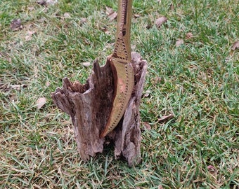 Bronze dagger based on findings