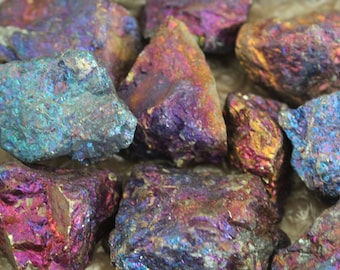 Cristal de calcopirita en bruto: mineral de pavo real iridiscente