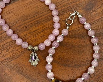 Conjunto de pulseras de cristal de kunzita: ojo de tigre y dije de hamsa