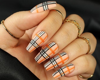 Ongles d'automne écossais orange | Ongles écossais | Ongles d'automne | Ongles de Thanksgiving | Faux ongles | Appuyez sur les ongles | colle sur les ongles | Ongles en gel