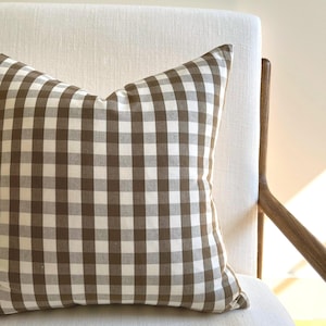 Coussin Elton Check Schumacher Marron | Oreillers Schumacher | Housse de coussin Schumacher | Coussins design | Décoration de ferme champêtre