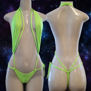 Może przedstawiać: Zielony limonkowy body w stylu halter, z głębokim dekoltem i regulowanymi ramiączkami. Body ma wysoki rozcięcie nogawek i tył w stylu string&oacute;w.