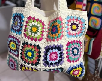 Mormors fyrkantiga väska, krämfärgad virkad väska, retroväska, väska för kvinnor, shoppingväska, present till henne, boho axelväska, hippiestil, virkad handväska