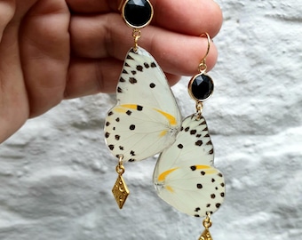 Mariposas Calypso de Belenois de origen ético con conectores de obsidiana y dijes marquesa de oro en ganchos rellenos de oro de 14k.
