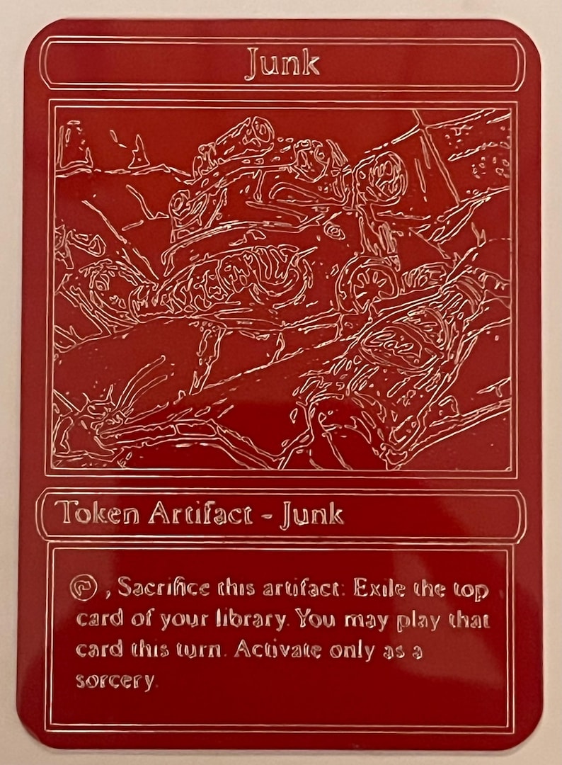 Op de afbeelding: Een rode ruilkaart met het woord "Junk" bovenaan. De kaart toont een gedetailleerde witte lijntekening van een hoop schroot. De tekst "Token Artifact - Junk" staat onder de afbeelding, samen met spelinstructies.