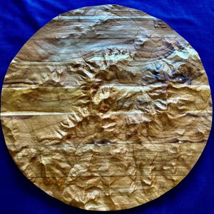 Sculpture topographique en bois sculpté du mont Washington