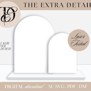 以下が含まれることがあります： 白いプラットフォーム上の2つの白いアーチ型の構造を示すデジタルデザイン。「THE EXTRA DETAIL」のテキストが上部にあり、「FREE KERF TOOL INCLUDED!」と「Laser Tested」も表示されています。デジタルダウンロードで利用可能。