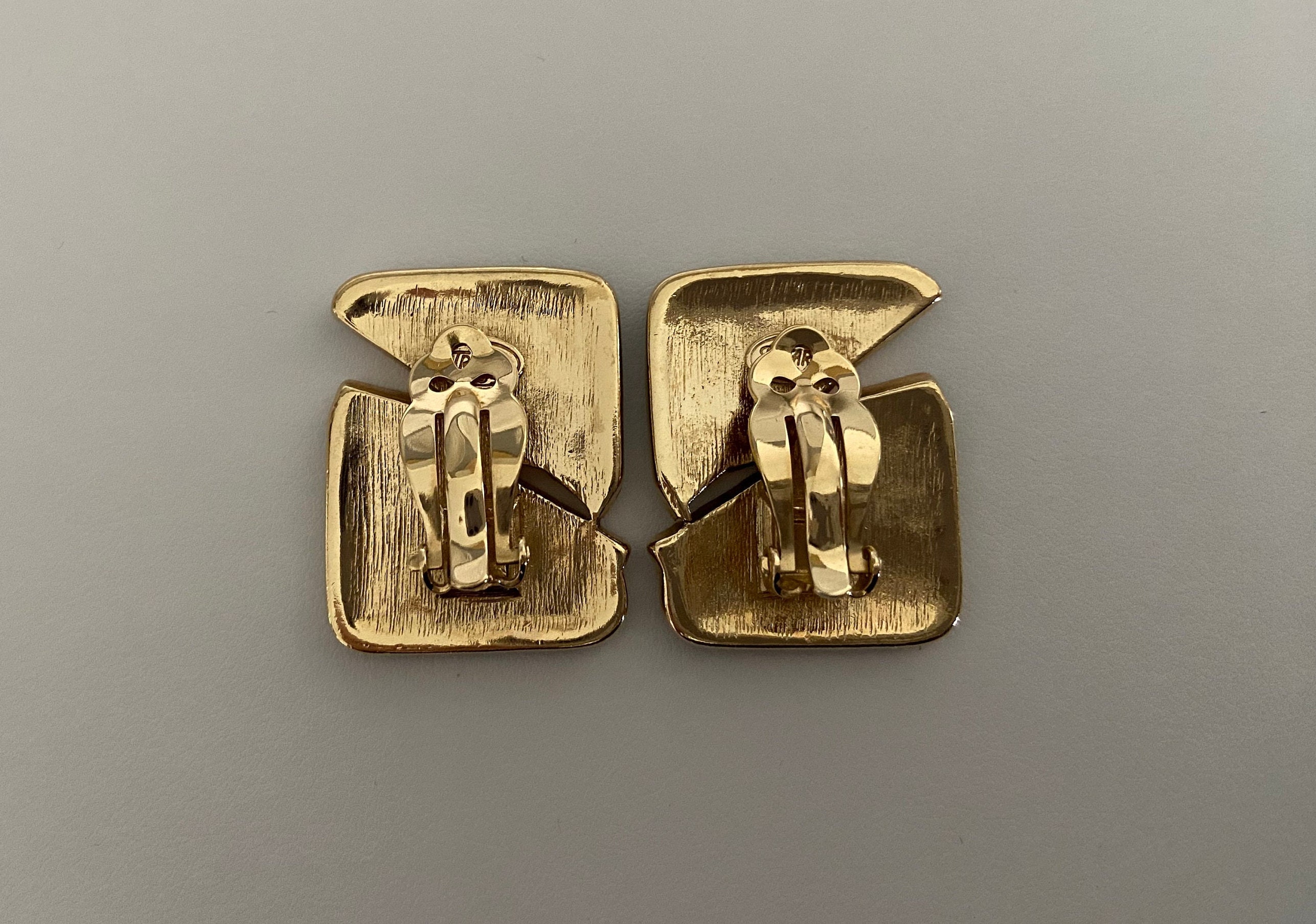 ３点♡　フランス　アンティーク　ハンドモチーフ　クリップ　アドバタイジング Trifari Enamel & Rhinestone 1980's Clip Earrings, Black Edgy