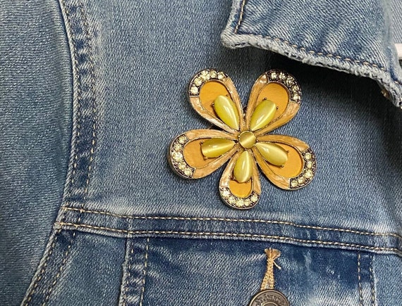 MONET Yellow Flower Pin/Brooch, Rare Find - image 9