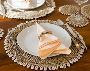 Manteles individuales de algas marinas con conchas cauri, decoración de mesa bohemia tejida