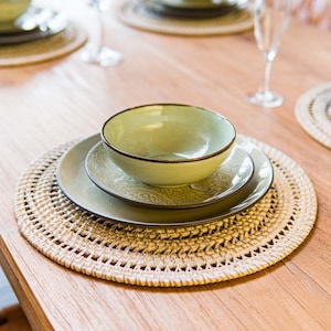 Set of natural rattan placemats, round placemats rattan decor, dining table mats, dinner wear set