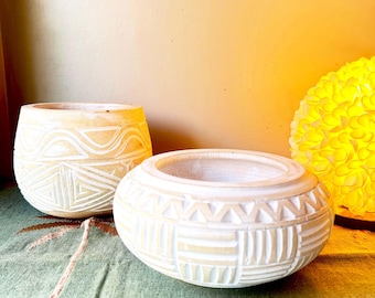 Kom van gesneden albesiaans hout, set van 2, boho-opberger voor thuis