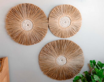 Kaima-JUJU raffia round wall hanging, Natural color raffia wall decor, Beach theme decor in natural raffia