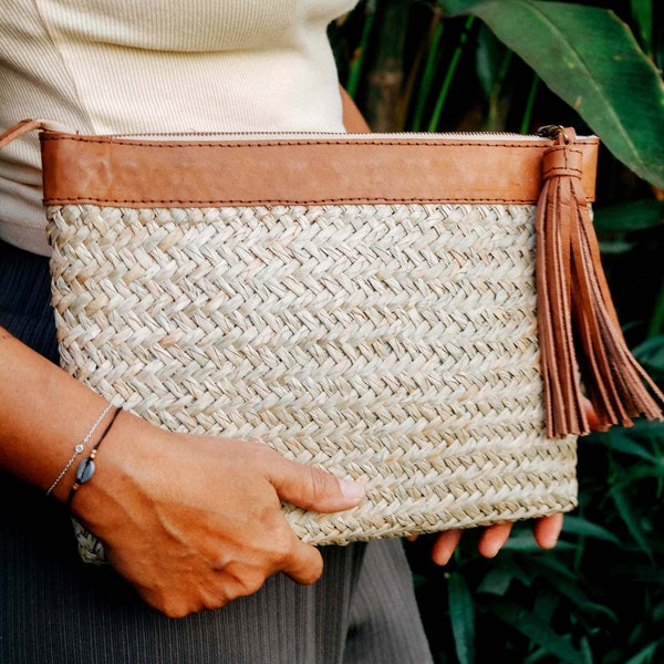 Natural Seagrass Clutch with Leather Detailing, Handcrafted Chic Evening Bag, Young lady outfit, Christmas present