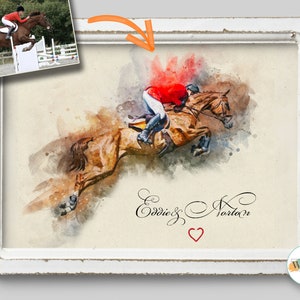 Puede incluir: Una pintura de acuarela de un caballo y un jinete saltando sobre una valla. El jinete lleva una camisa roja y pantalones blancos. El caballo es marr&oacute;n con una estrella blanca en la cara. La pintura est&aacute; enmarcada en un marco blanco. El texto "Eddie & Norton" est&aacute; escrito en cursiva debajo del caballo y el jinete. Un coraz&oacute;n rojo est&aacute; debajo del texto.