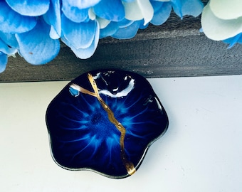 Kintsugi Blå Lotus Skål, Guldfärgade Lagningslinjer, Japansk Keramikkonst