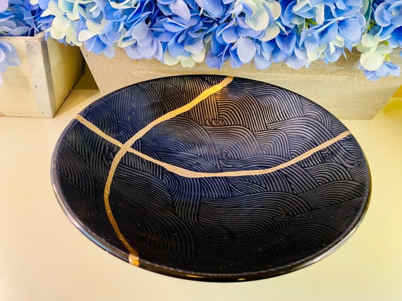 Shiny Black Kintsugi Bowl small black & Gold Kintsugi 