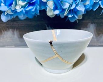 Small White Kintsugi Bowl, Gold Inlay, Japanese Artisan Pottery (4.7" W)