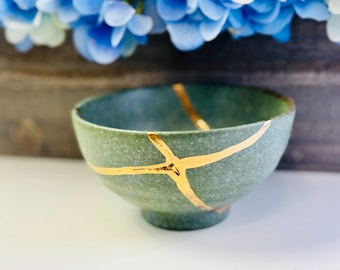 Kintsugi-Schale aus grünem Jade, Kintsugi-Set, Jahrestag, Japanische Goldreparatur, Geschenk für Sie, Personalisiertes Geschenk, Smaragdkeramik