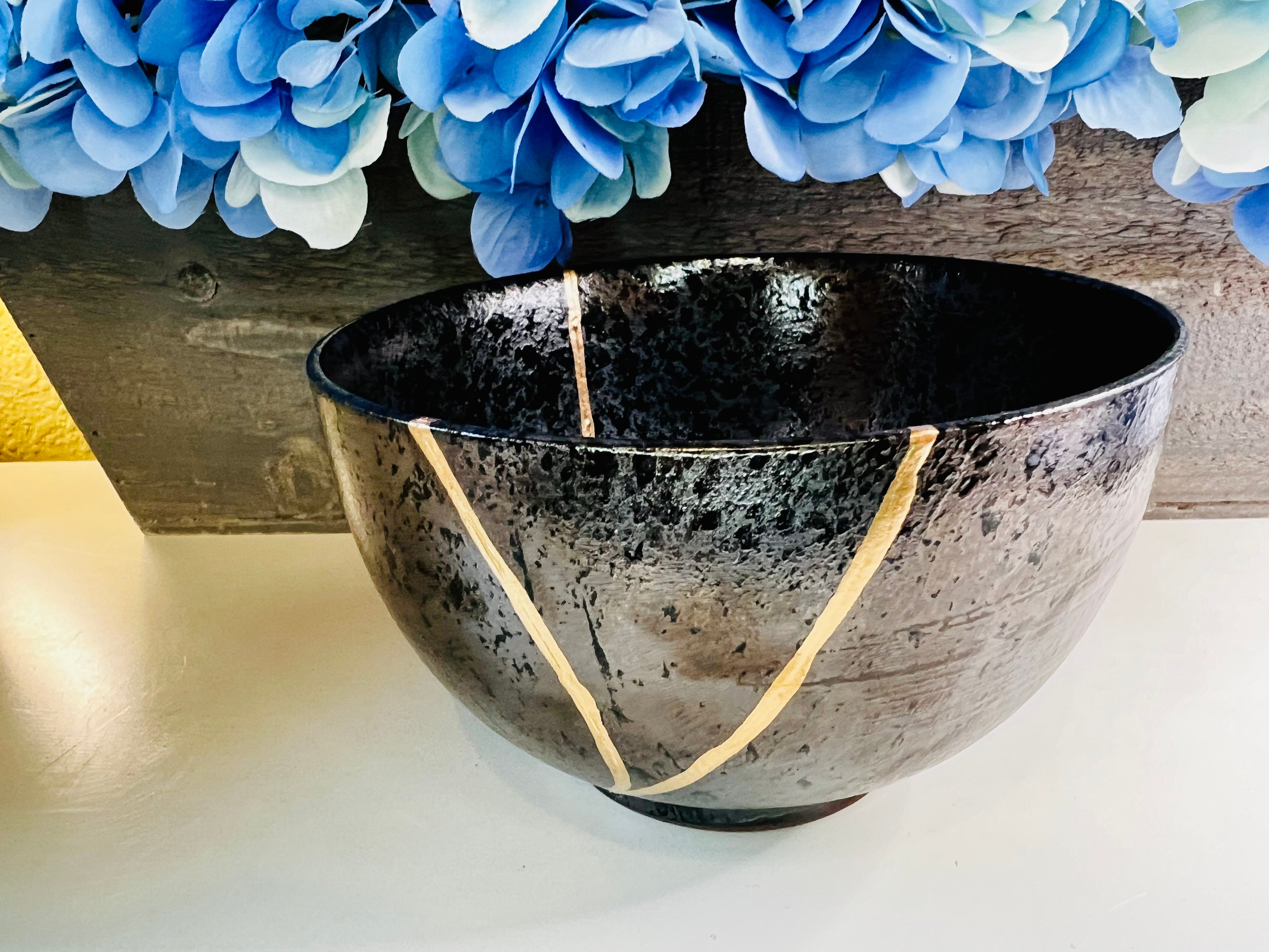 Shiny Black Kintsugi Bowl small black & Gold Kintsugi 