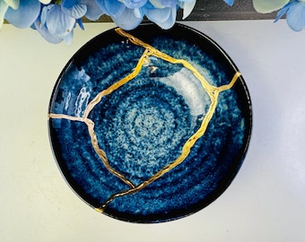 Kintsugi, Ciotola Kintsugi, Ciotola blu intenso, Ceramica Kintsugi, Minimalista, Arredamento per la casa, Ceramica Kintsugi, Arredamento per la casa, Riparazione dell'oro della ciotola in gres