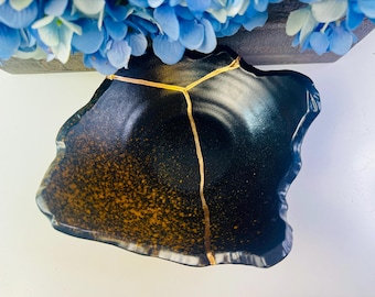 Kintsugi Schale, Braune Baumrindenkeramik mit Goldreparatur