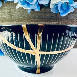 Kintsugi, Kintsugi Bowl, Blue Daisy Bowl, Kintsugi Gold Repair Ceramic Pottery, Minimalist Art, Home Decor, Gifts for Women, Kintsugi Art