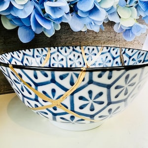 Kintsugi, Kintsugi Bowl, Kintsugi Monyou Bowl, Kintsugi Pottery, Minimalist Gift, Fathers Day Gift, Handmade Gifts, Blue and White Lined Bow