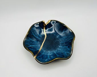 Kintsugi Bowl, Kintsugi Blue Lotus Bowl, Handmade Gift, Kintsugi Pottery, Gifts for Her, Minimalist, Kintsugi Art, Kintsugi Kit, Home Decor