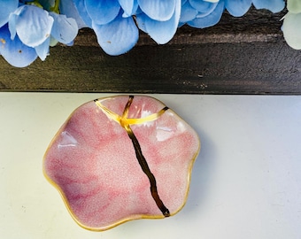 Kintsugi Bowl, Kintsugi Pink Lotus Bowl, Kintsugi, Kintsugi Bowl, New Mom Gift, Kintsugi Pottery Wall Art, Minimalist, Kintsugi Gift for Her