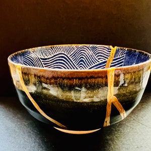 Kintsugi-kom, Japanse Kintsugi-golfkom, goudreparatiekeramiek, minimalistische kunst, woondecoratie, cadeaus voor haar