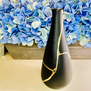 Kintsugi Handmade Black Vase, Japanese Style, Gold Repair, Minimalist Home Decor