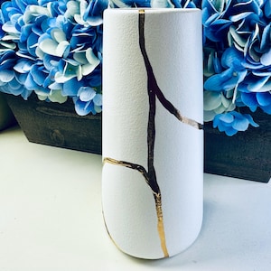 Jarrón blanco Kintsugi, jarrón de flores blancas Kintsugi, arte Kintsugi, minimalista, regalo para ella, decoración del hogar, kit Kintsugi, jarrón de cerámica Kintsugi
