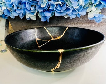 Kintsugi Bowl: Dark Grey Stoneware with Gold Repair