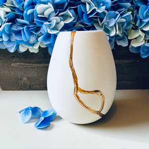 Jarrón Kintsugi, Jarrón Kintsugi Tall White Bud, Arte Kintsugi, Día de graduación, para ella, Decoración del hogar, Minimalista, Jarrón de flores blancas