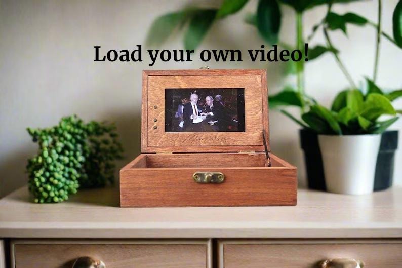 LCD Video Memory Box with Sound | Wooden Keepsake Box | Upload Your Own Video | Memorial, Wedding, Anniversary Gift 画像 1