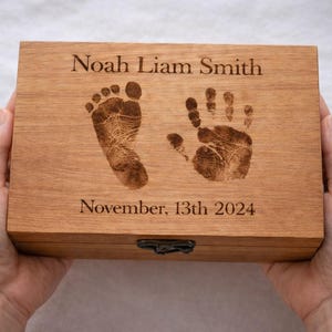 Baby Gift Personalized Video Memory Box – Engraved Baby Keepsake Box with Screen, Digital Newborn Gift Bild 6