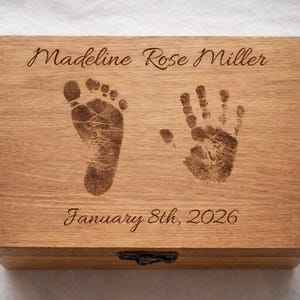 Baby Gift Personalized Video Memory Box – Engraved Baby Keepsake Box with Screen, Digital Newborn Gift Bild 9