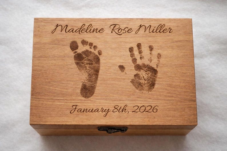 Baby Gift Personalized Video Memory Box – Engraved Baby Keepsake Box with Screen, Digital Newborn Gift Bild 9