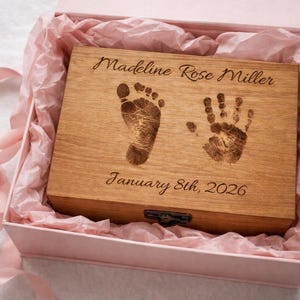 Baby Gift Personalized Video Memory Box – Engraved Baby Keepsake Box with Screen, Digital Newborn Gift Bild 8