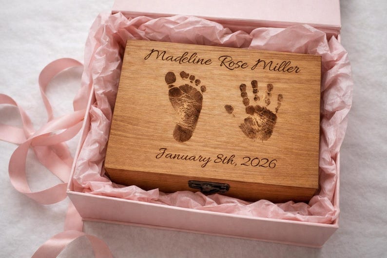 Baby Gift Personalized Video Memory Box – Engraved Baby Keepsake Box with Screen, Digital Newborn Gift Bild 8