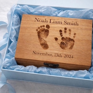Baby Gift Personalized Video Memory Box – Engraved Baby Keepsake Box with Screen, Digital Newborn Gift Bild 4
